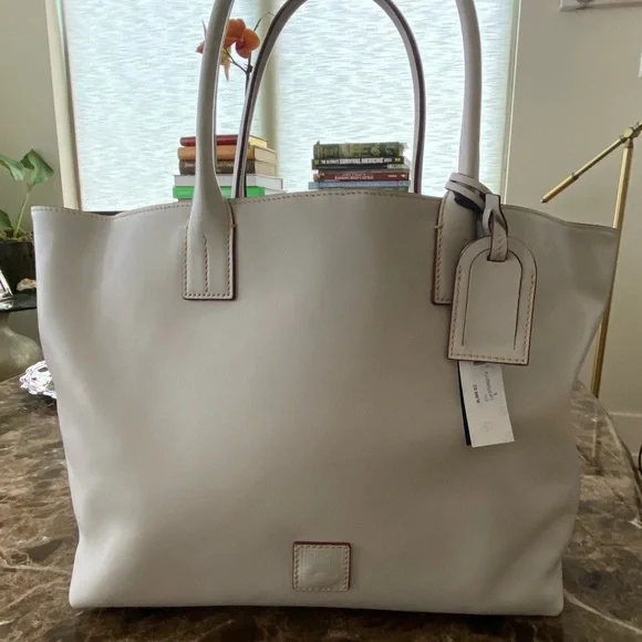 NWT Fabulous Dooney & Bourke Medium Russel - Picture 1 of 7